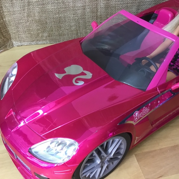 2011 Barbie Corvette and Doll - Picture 2 of 16